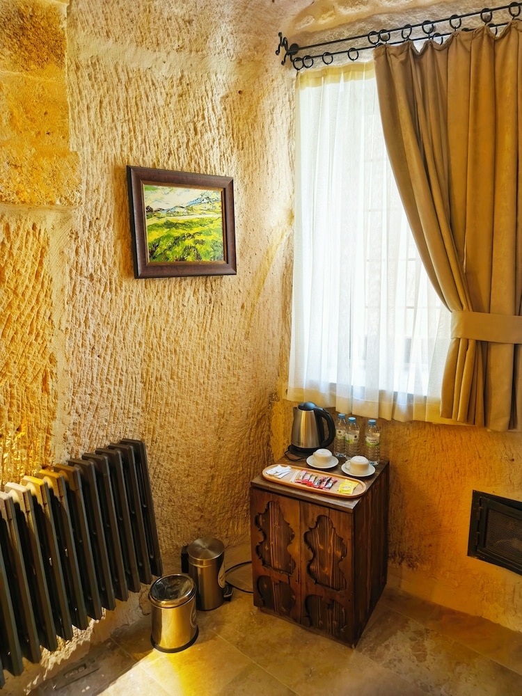Acropolis Cave Suites 37/50
