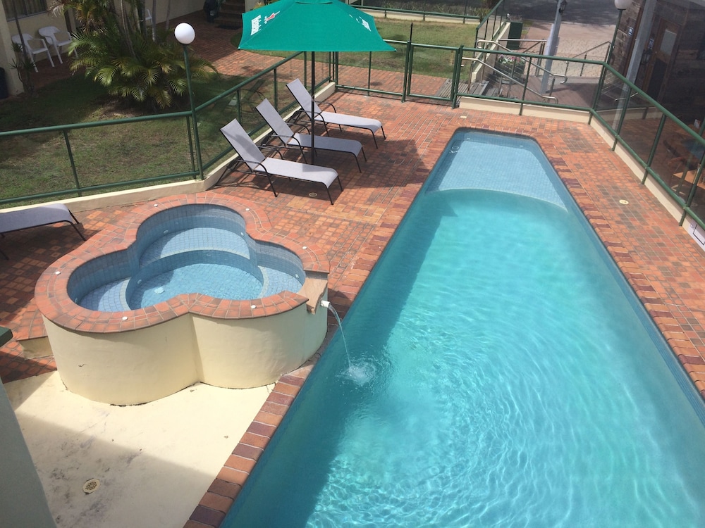 Darcy Arms Motel 11/52
