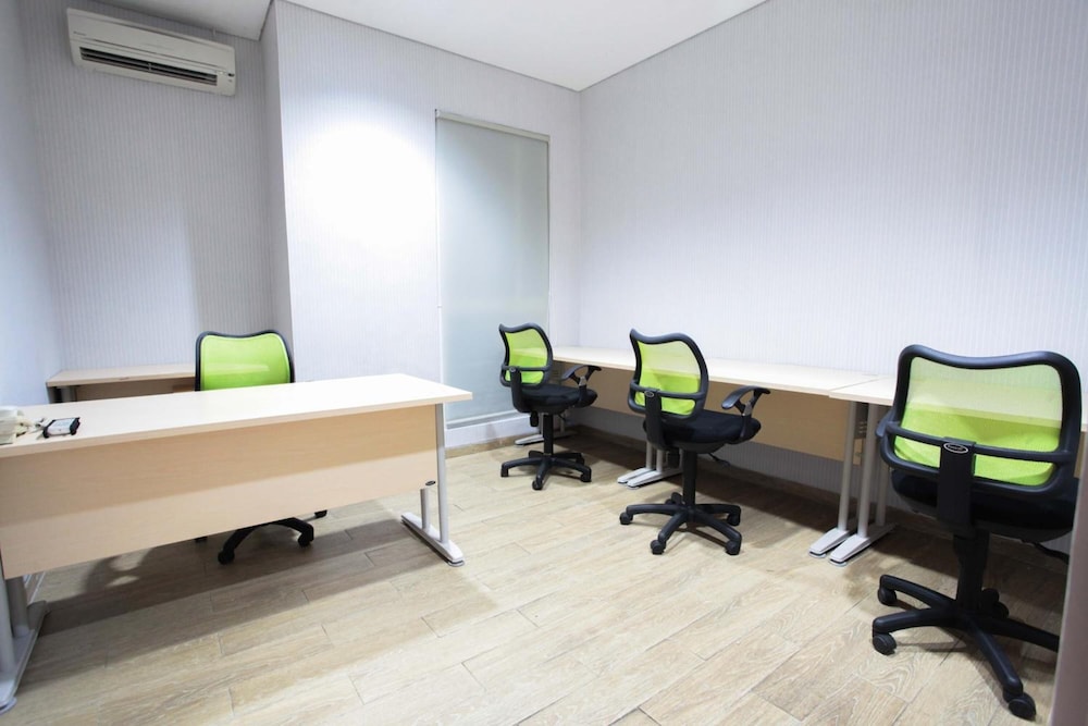 LeGreen Suite Kuningan 32/36