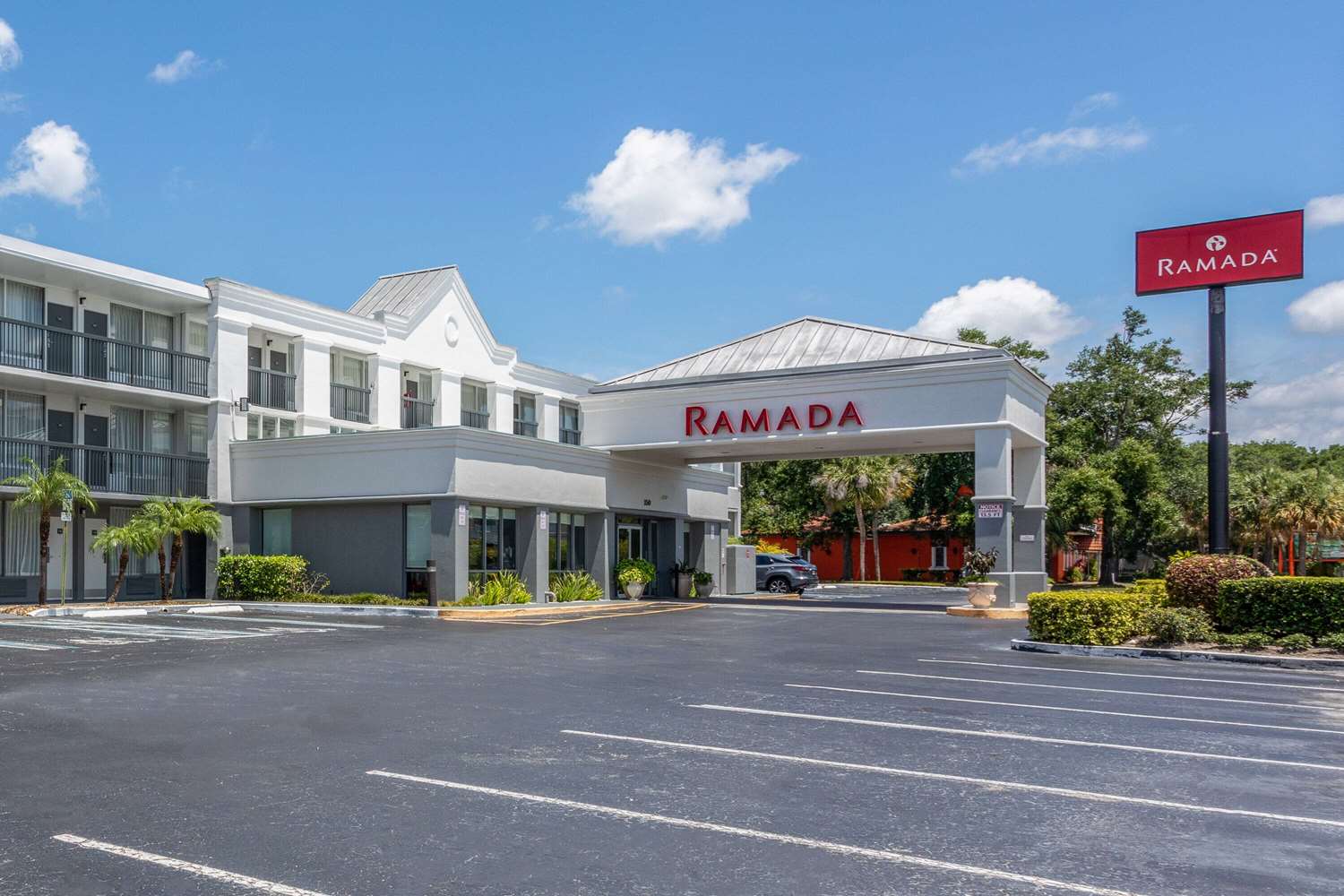Ramada by Wyndham Altamonte Springs Near I-4 32/39
