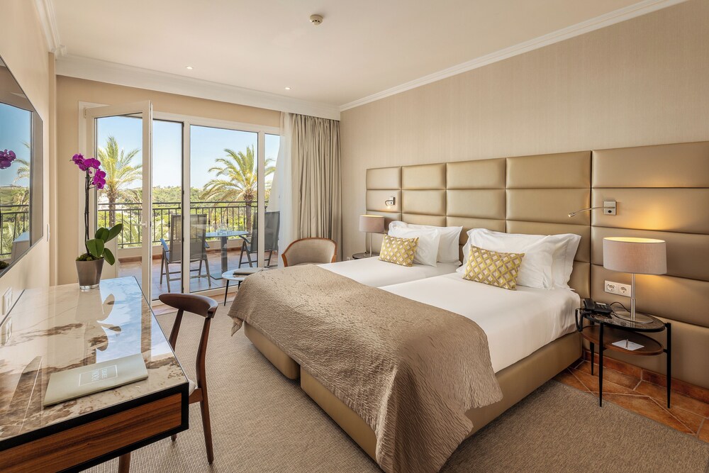 Family, 1 Double and 3 Single Beds