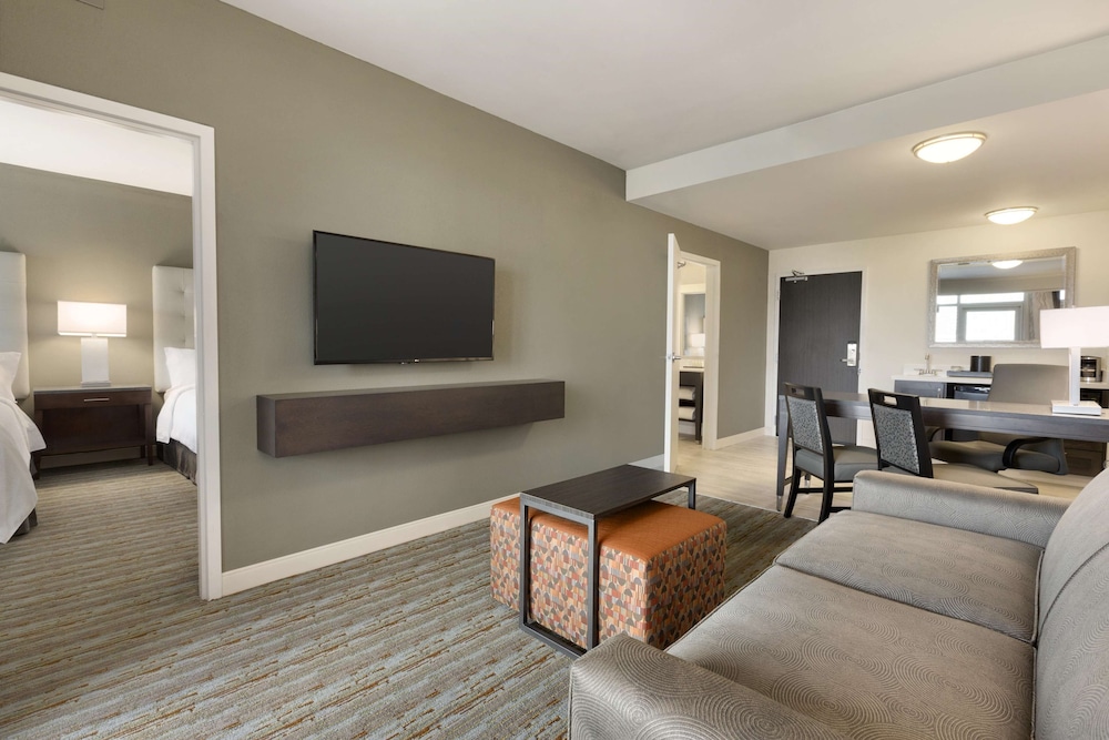 Embassy Suites By Hilton Greenville Downtown Riverplace 33/64