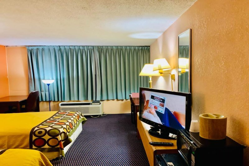 Red Carpet Inn & Suites Lima 52/64
