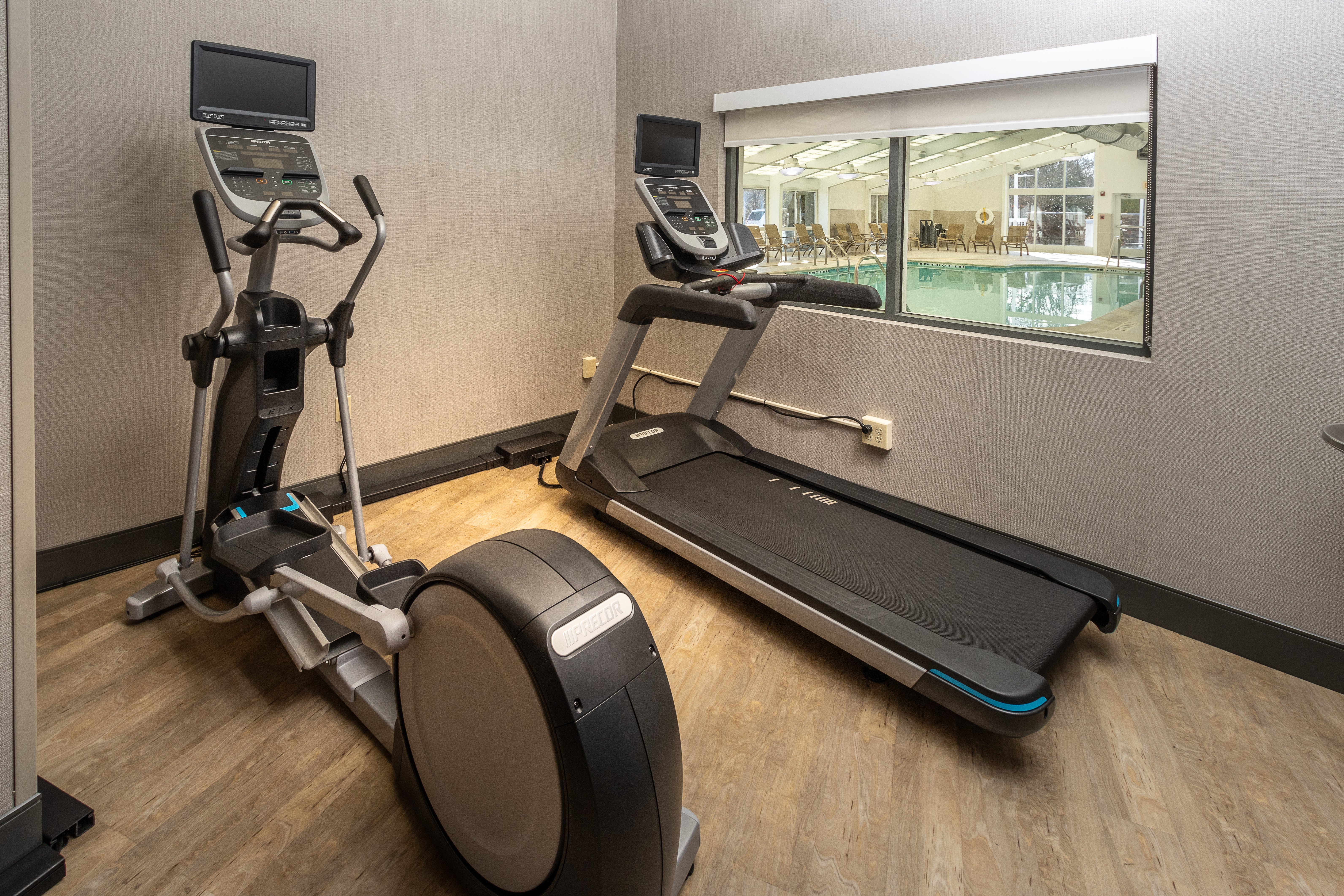 Holiday Inn Suites Memphis Wolfchase Galleria 45/79