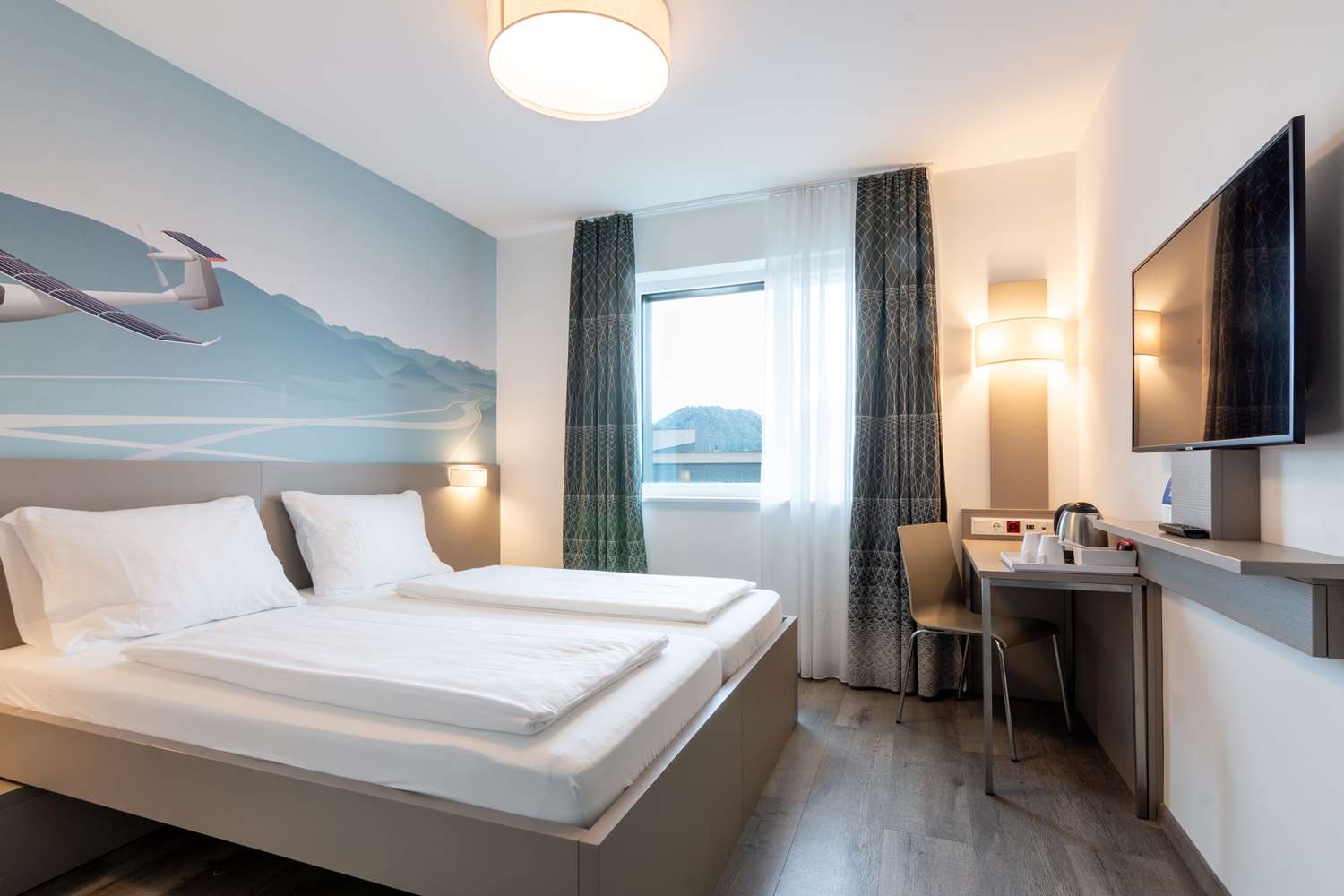 Standard, Convertible Double Bed
