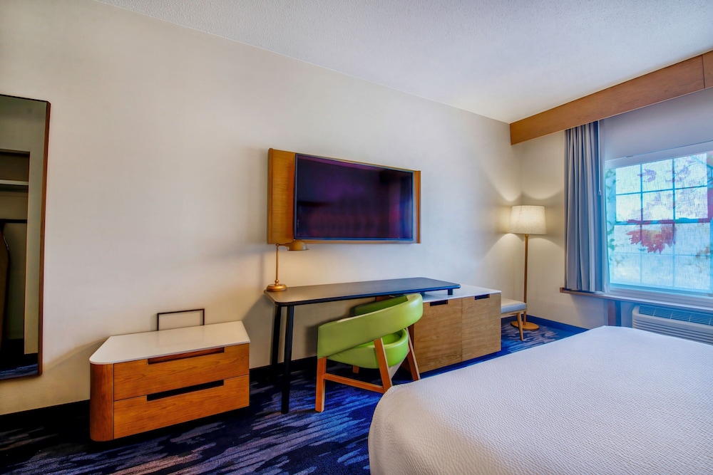 Country Inn and Suites By Carlson, Cortland, NY 9/48