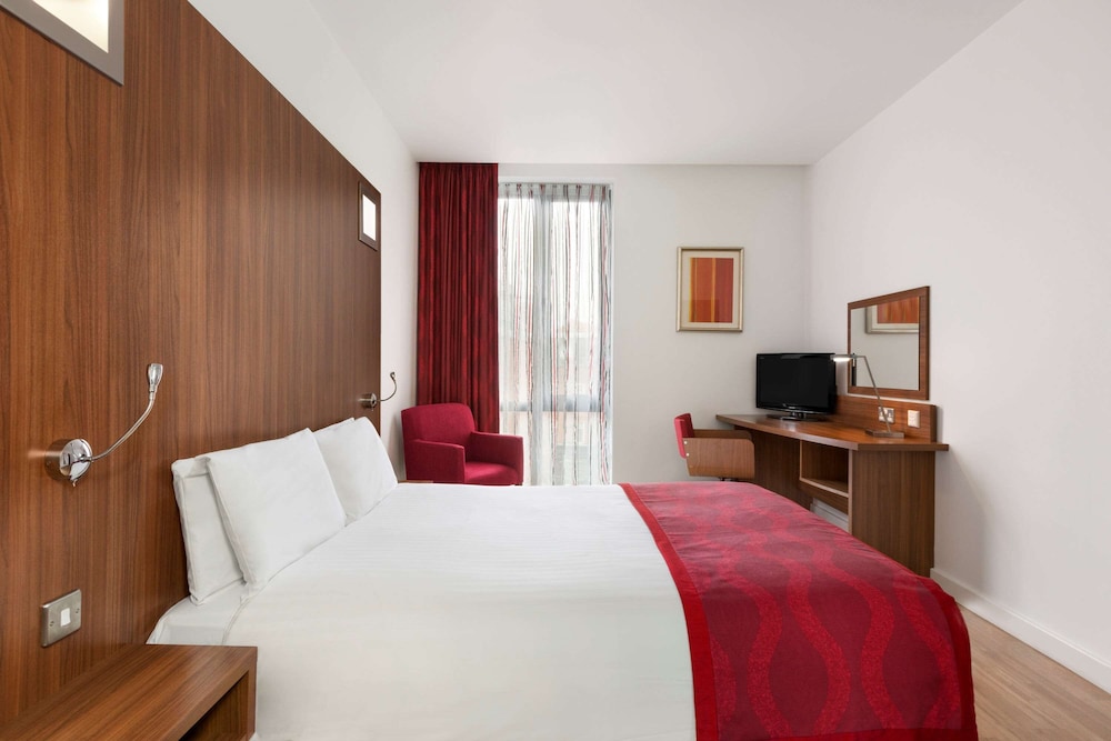 BUSINESS, DOUBLE BED