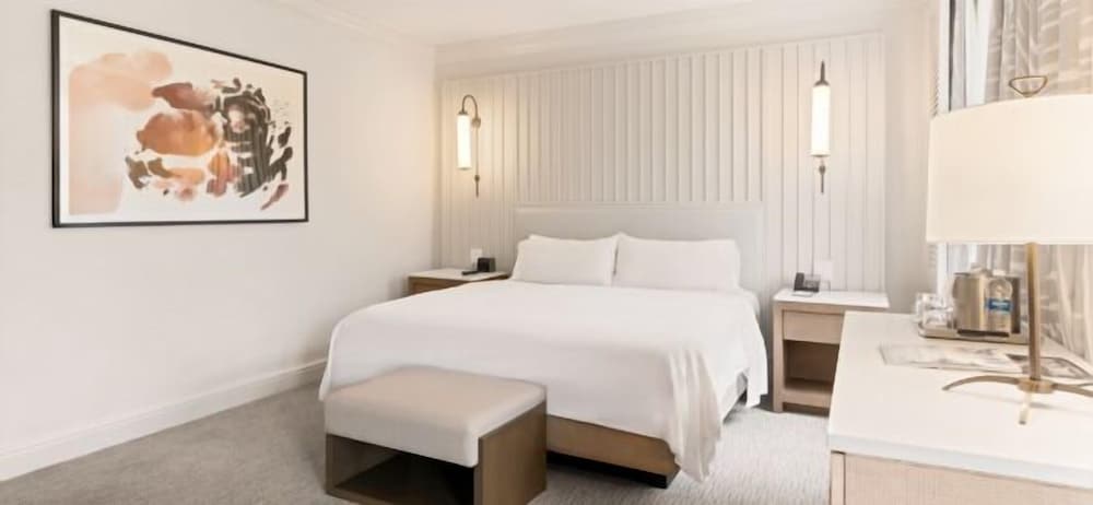 Room, King Bed, Resort View, Accessible
