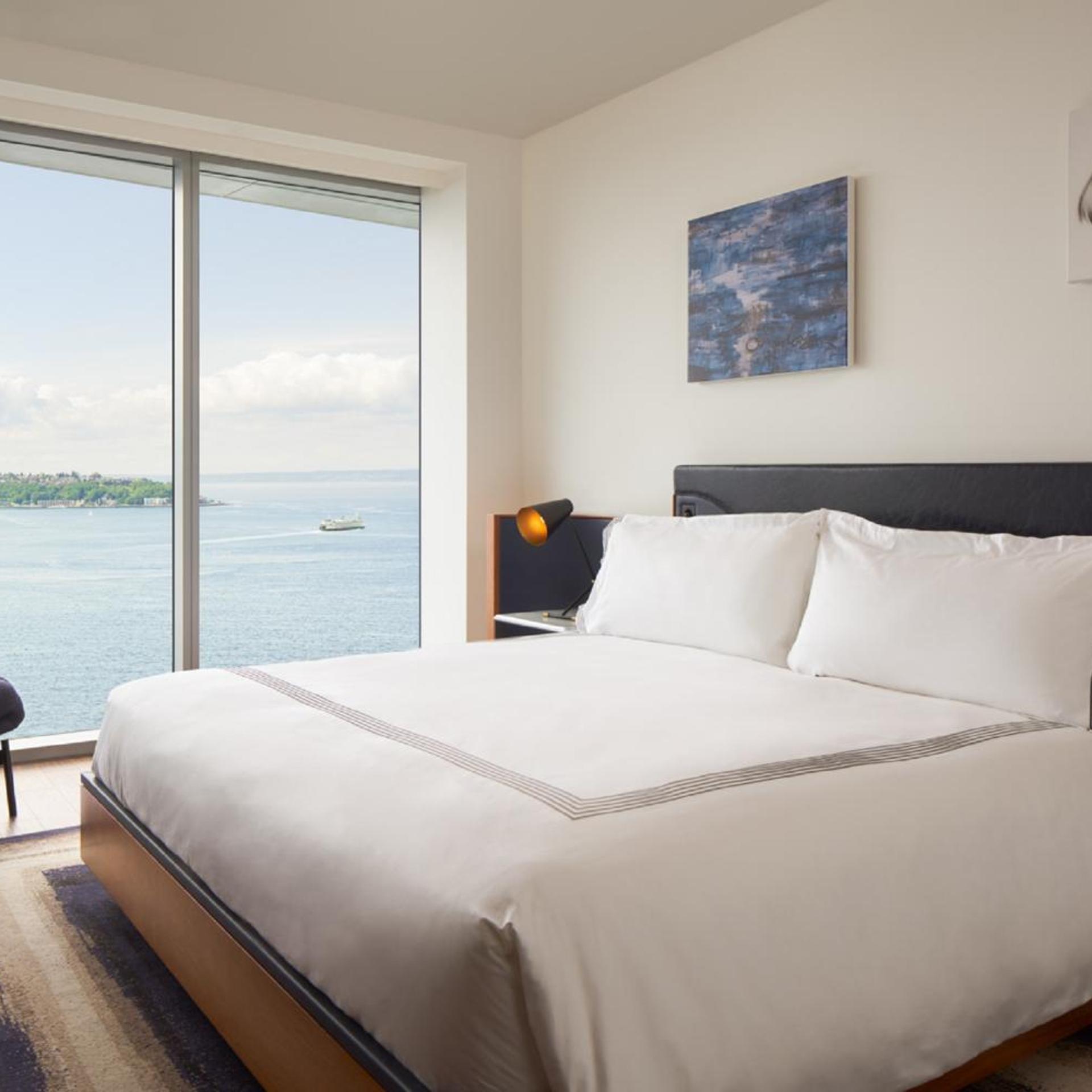 Studio, Suite, King Bed, Water View