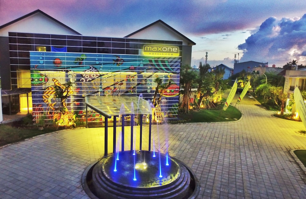 MaxOneHotels.com at Resort Makassar 48/57