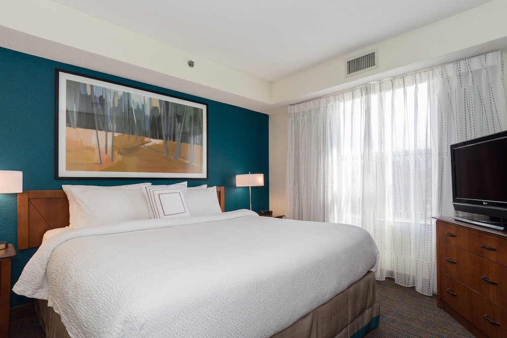 2 Bedrooms, Suite, King and Queen Bed, Sofa, Accessible