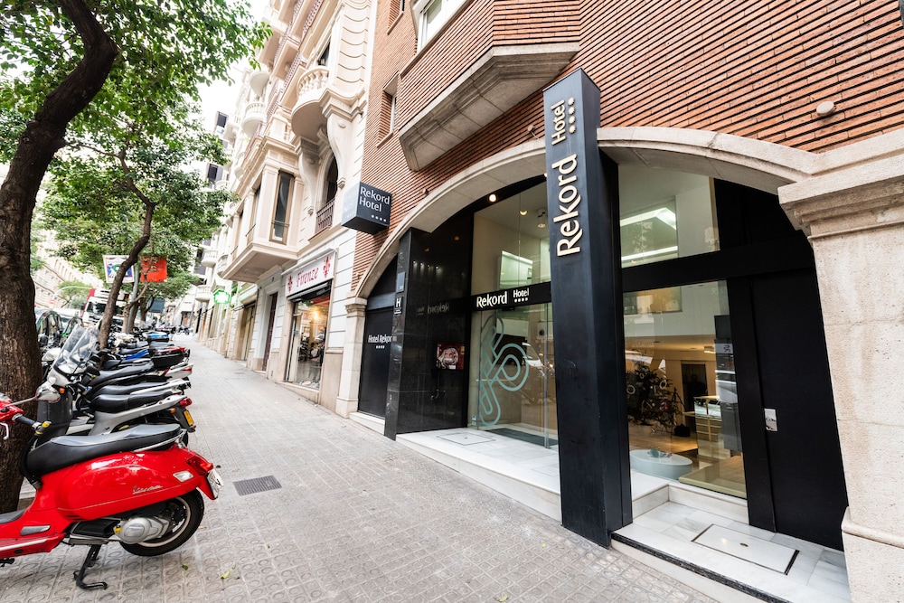 Atenea Rekord Suites 50/50