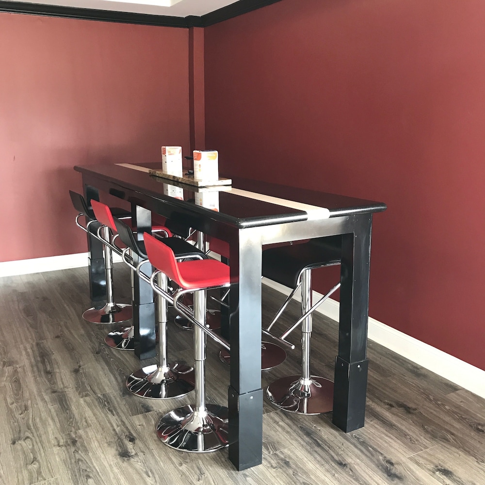 Milan Inn Suites 23/31