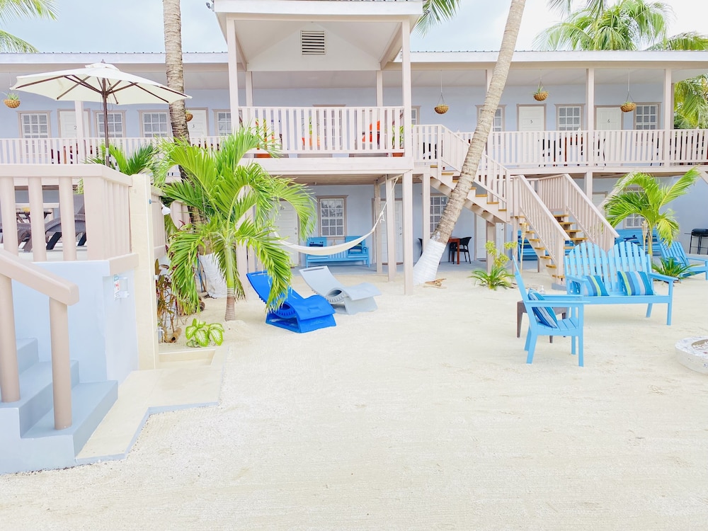 La Isla Resort 55/68