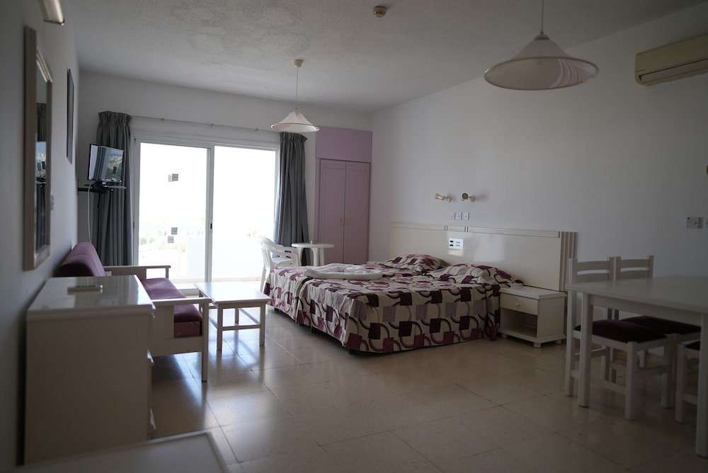 Astreas Beach Hotel 5/50