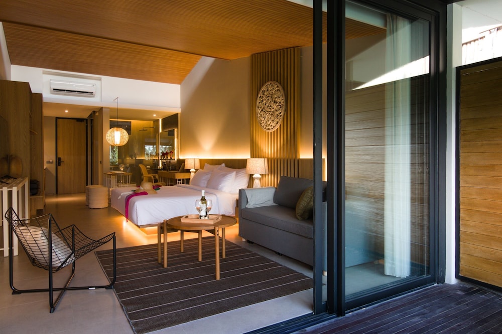 DELUXE, SUITE