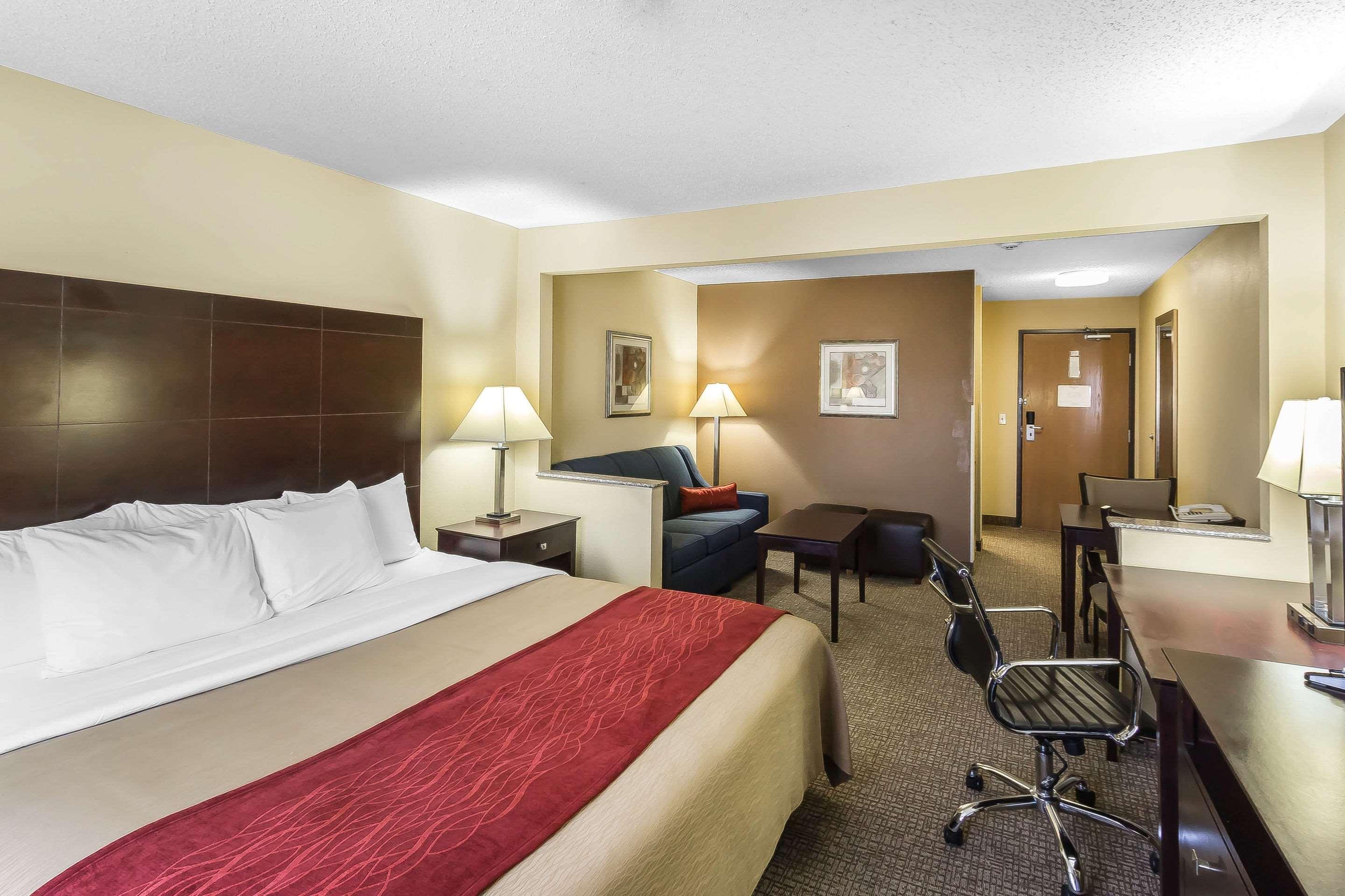 SUITE, KING BED