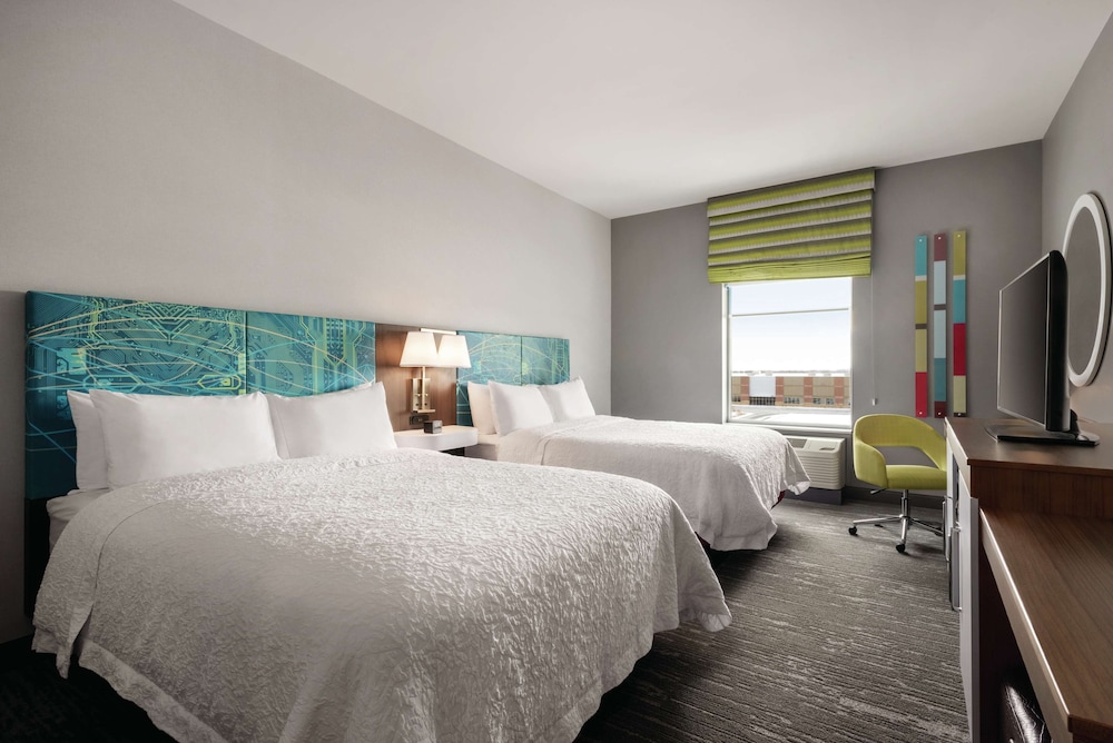 Hampton Inn Brooklyn Park, MN 9/36