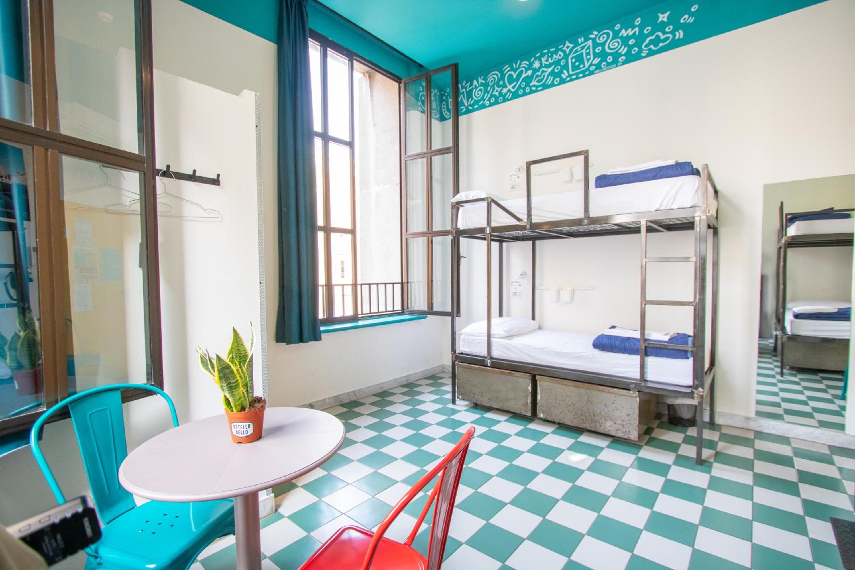 Mixed Dorm, 12 Beds, Shared Bathroom