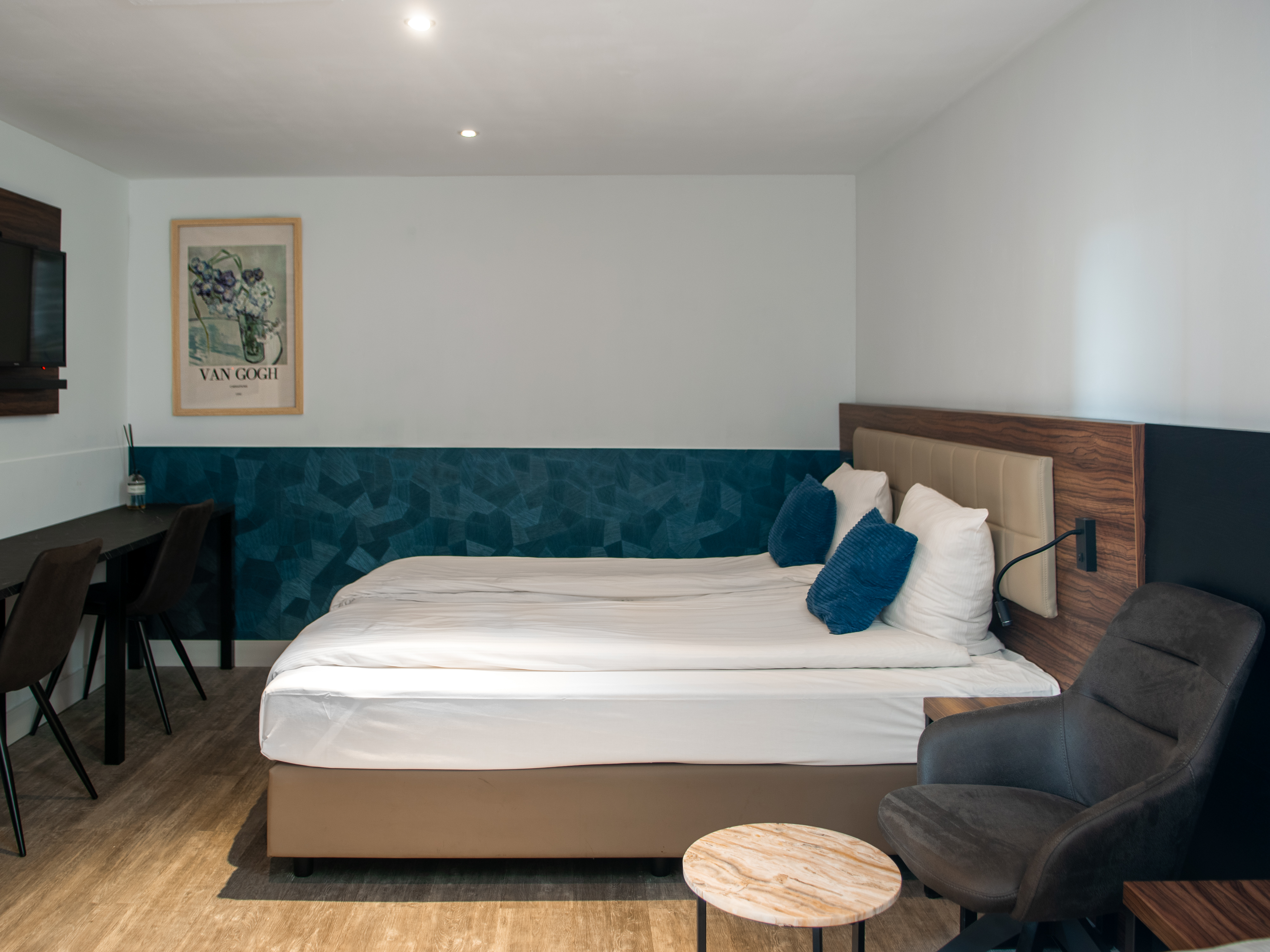 The Lake Hotel Amsterdam Airport in BADHOEVEDORP