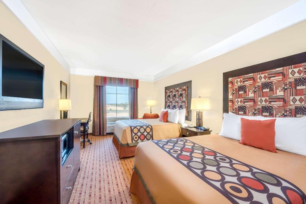 Efficiency, 2 Queen Beds