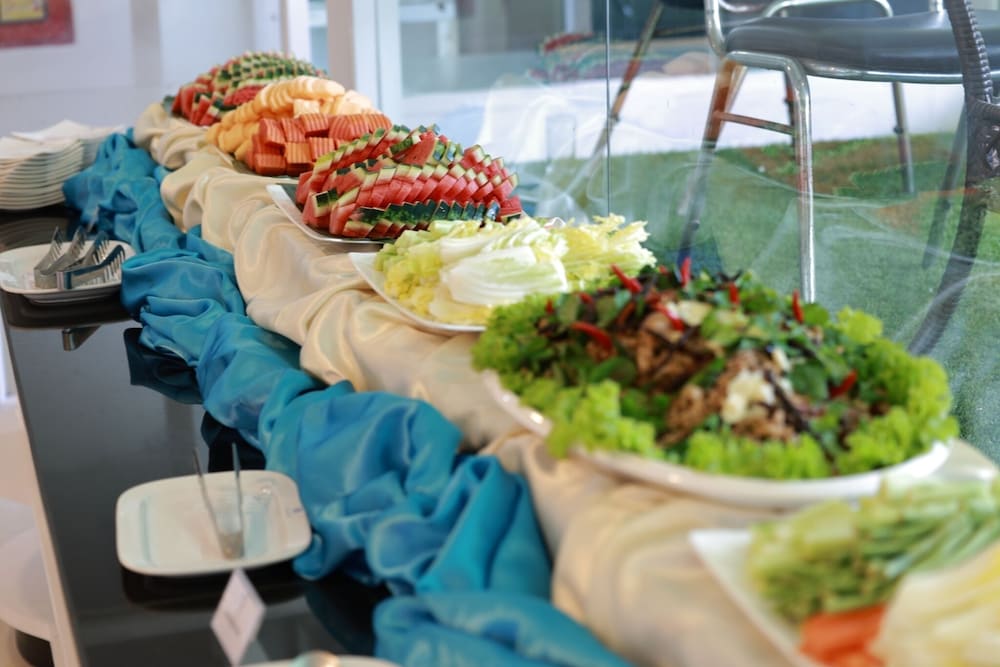 restaurant cafeteria