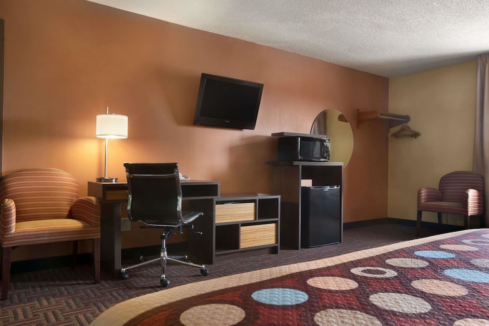 Super 8 By Wyndham Peoria 23/31
