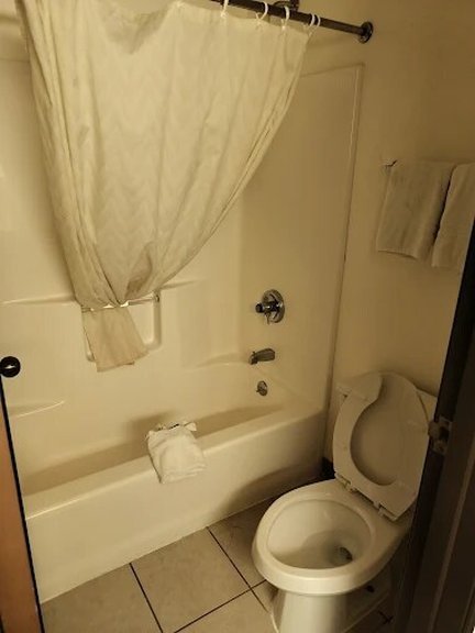 Capital O Amerihost Inn and Suites Mexico Hwy 54 MO 22/25