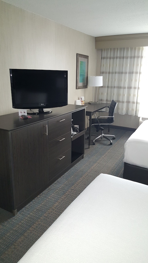 Holiday Inn Columbus Downtown Capital Square 33/65