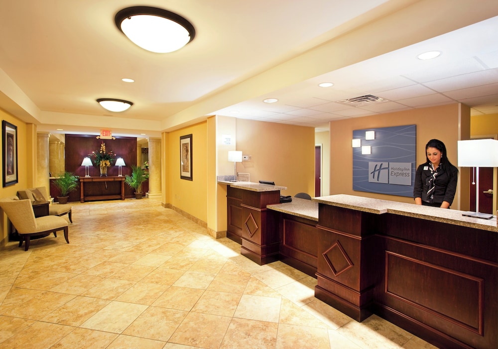 Holiday Inn Express Hotel Suites Niagara Falls 7/75