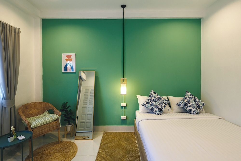 2 Bedrooms, Family Suite, 3 Queen Beds