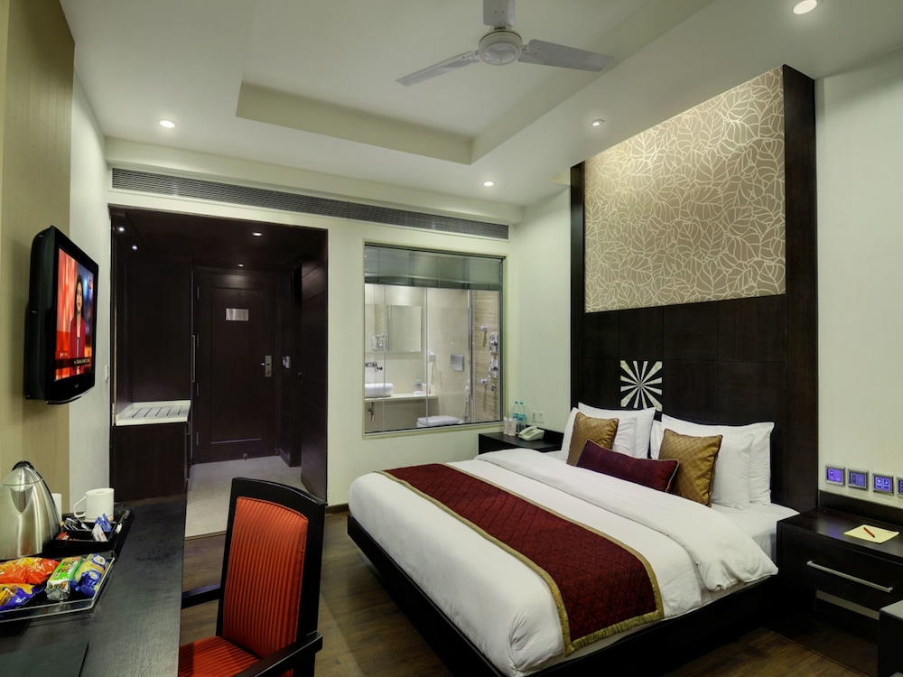 Godwin Deluxe Hotel 25/64