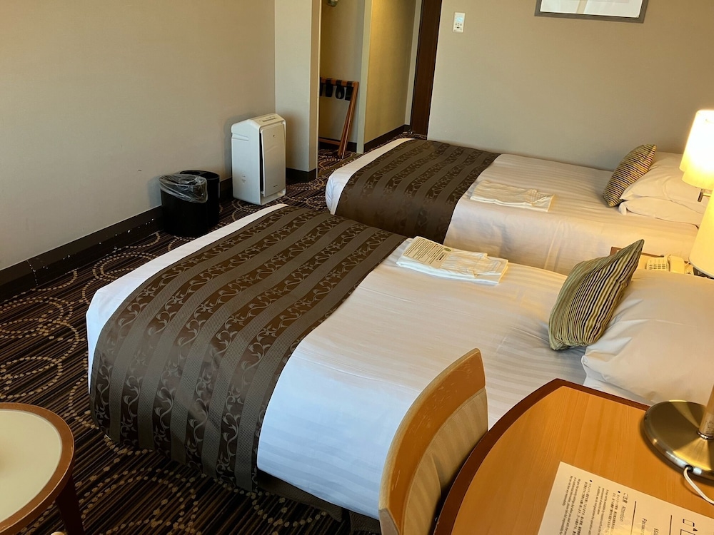 ROOM, TWIN BEDS