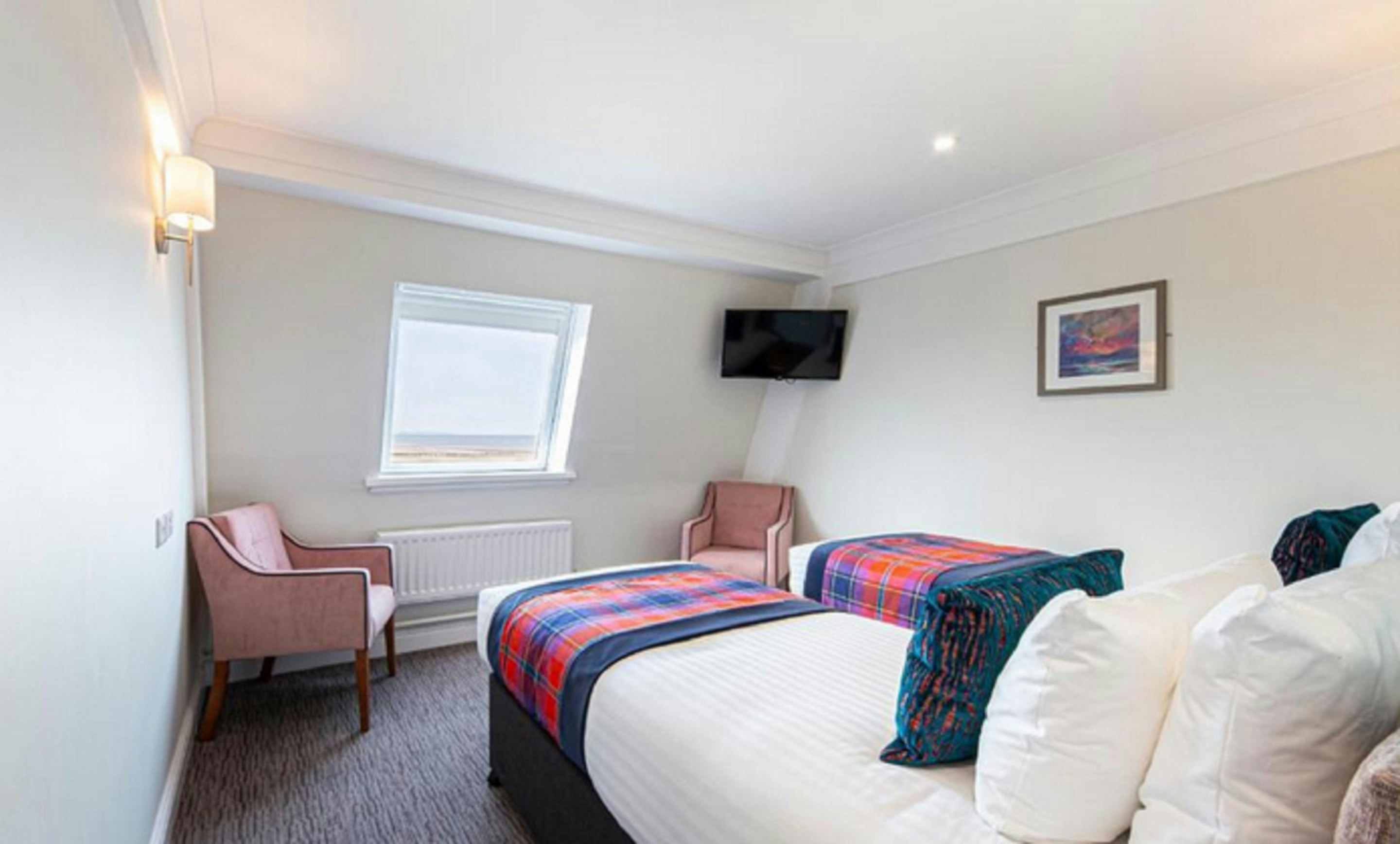 The Beaches Hotel 30/100