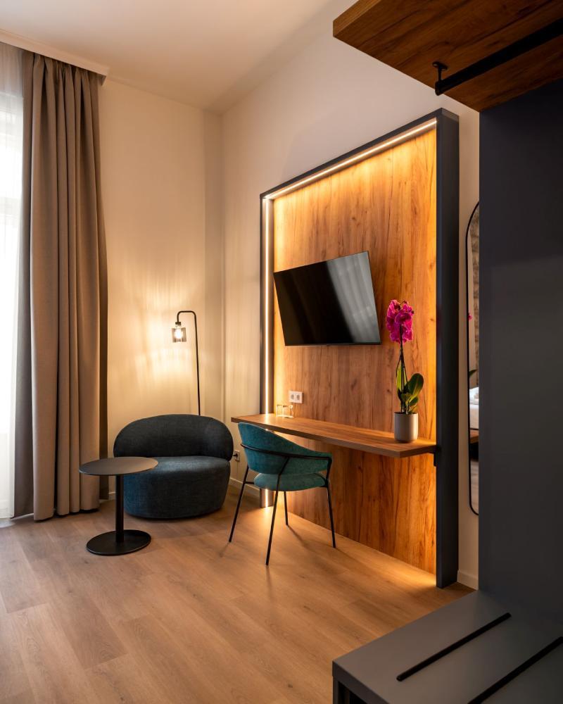 Deluxe, Triple, Double Bed