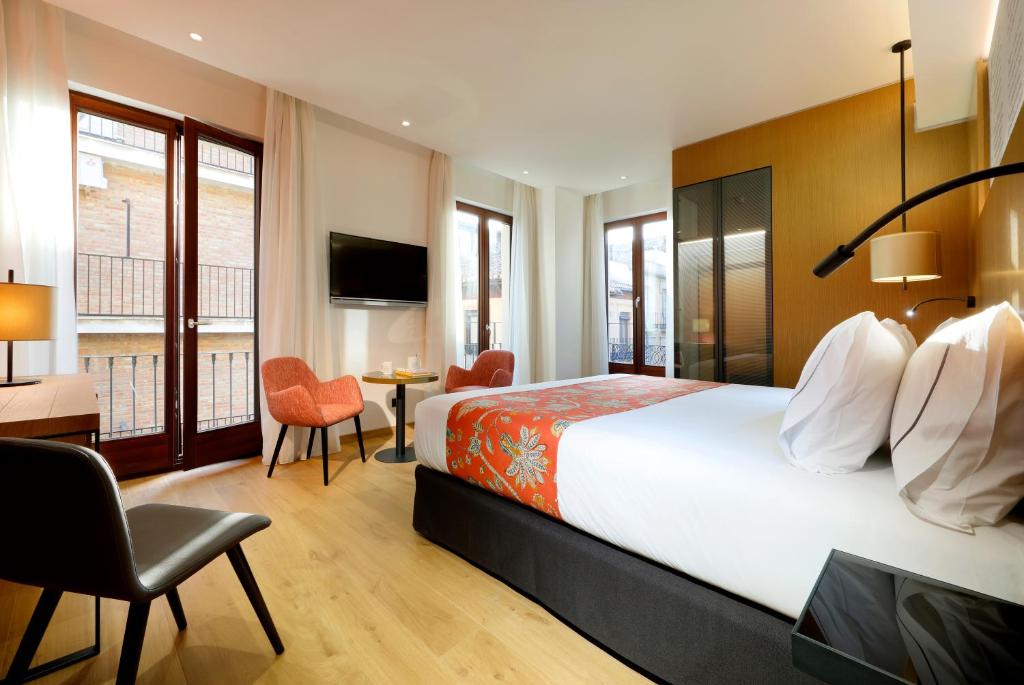 Deluxe, Double or Twin Bed, with View