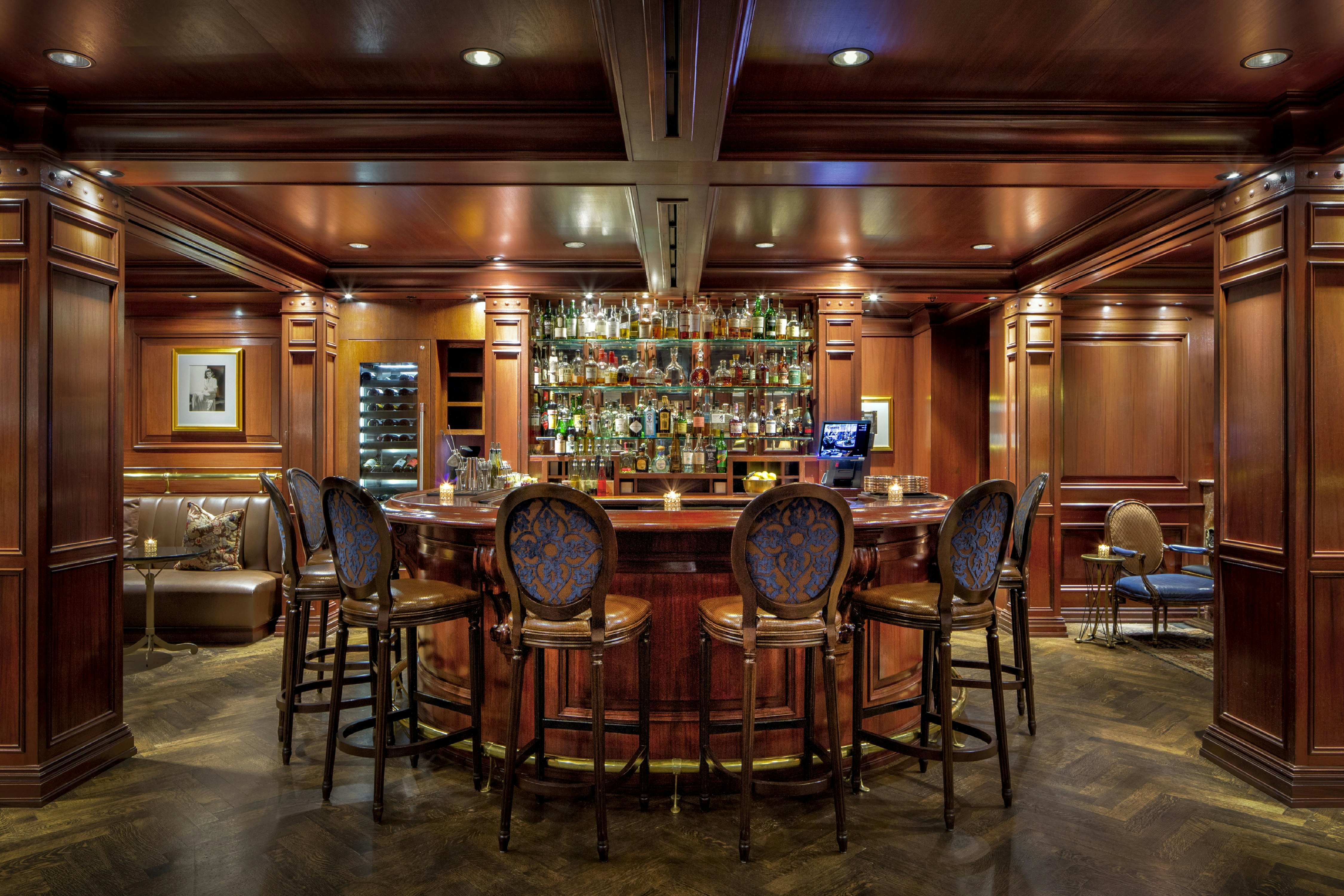 Amway Grand Plaza, Curio Collection by Hilton 49/65