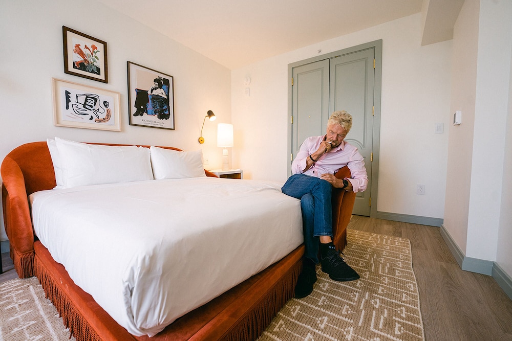 Room, King bed