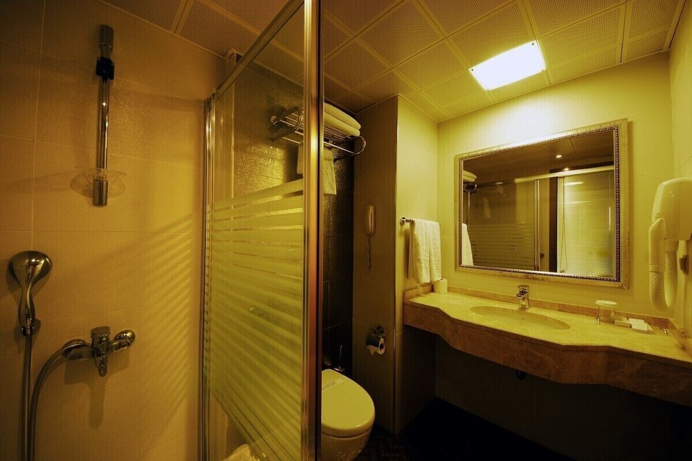 Golden Rock Beach Hotel 24/24