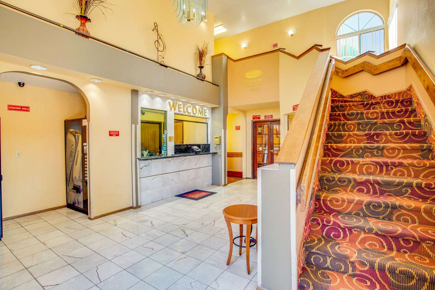 Econo Lodge Inn and Suites Albuquerque East I-40 Eubank Exit 6/37