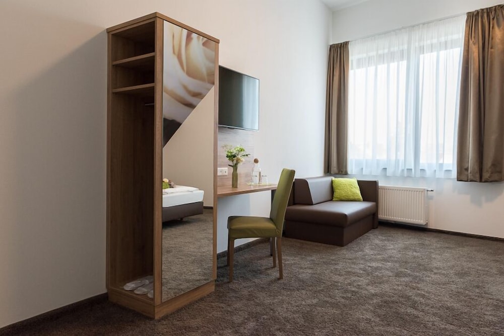 The Outlet Hotel 10/37