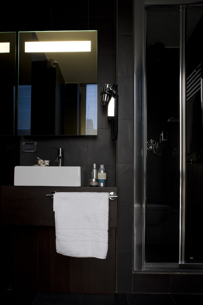 Twentyone Hotel 8/56