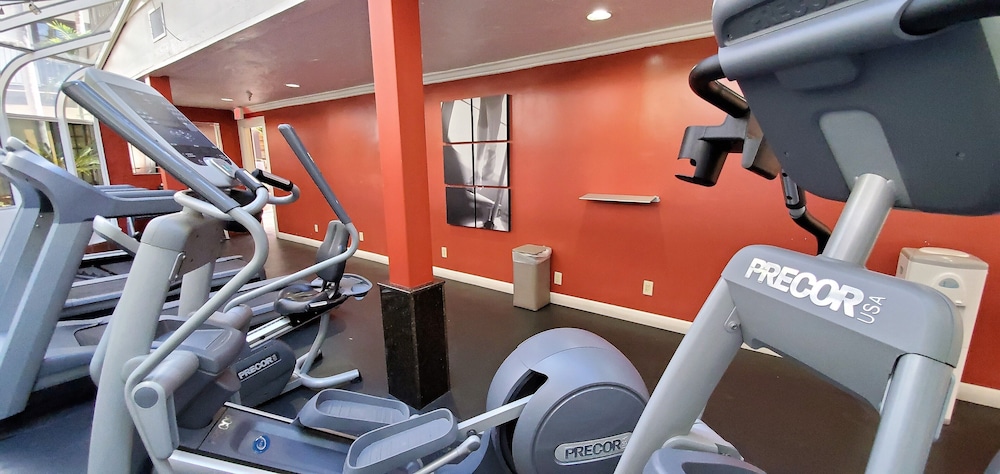 Buena Park Grand Hotel and Suites 40/75