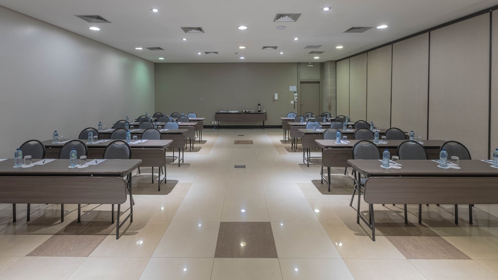 Hotel Deville Prime Cuiaba 75/86