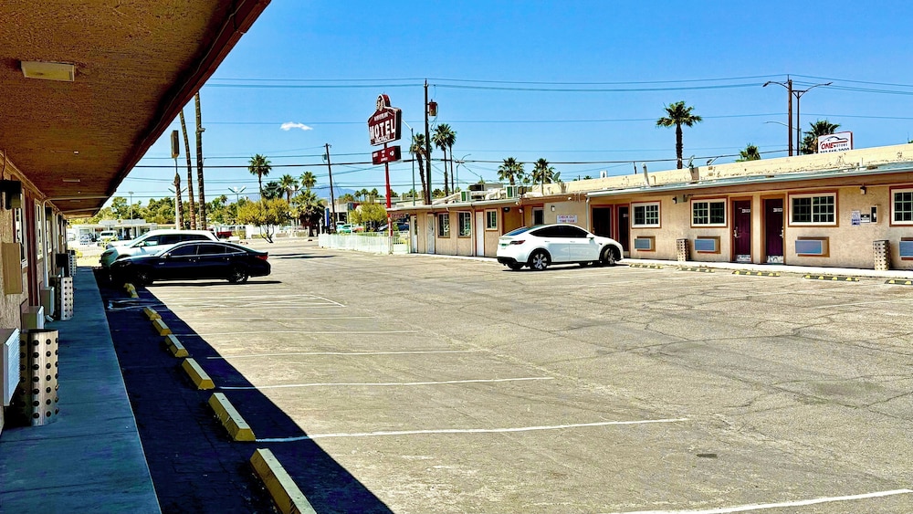 A Fisher's Inn Motel 56/63