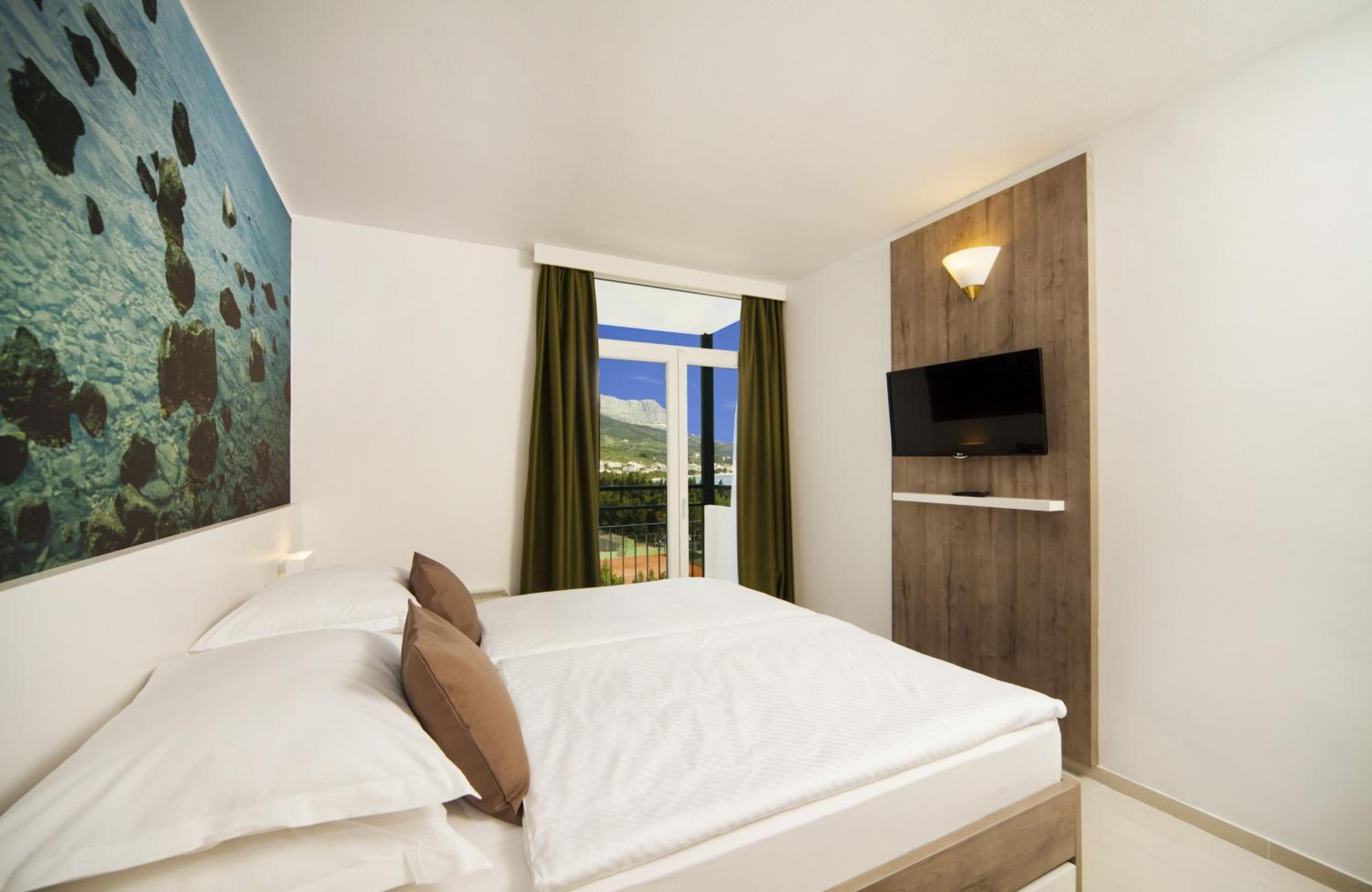Standard, Double Bed, Sea Side, Balcony, on the Side