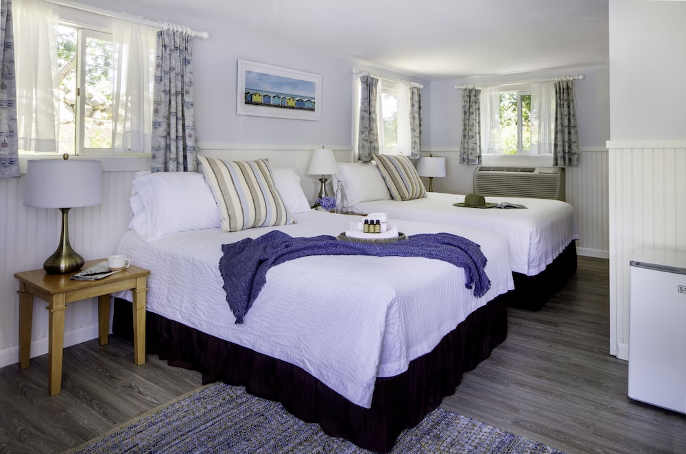 Sesuit Harbor House 7/50