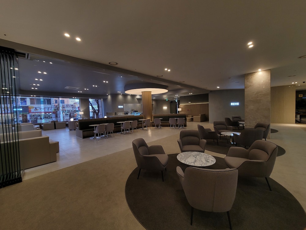 Queen Vell Hotel Wedding 56/63