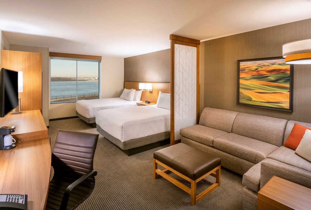 Hyatt Place East Moline/Quad Cities 20/54