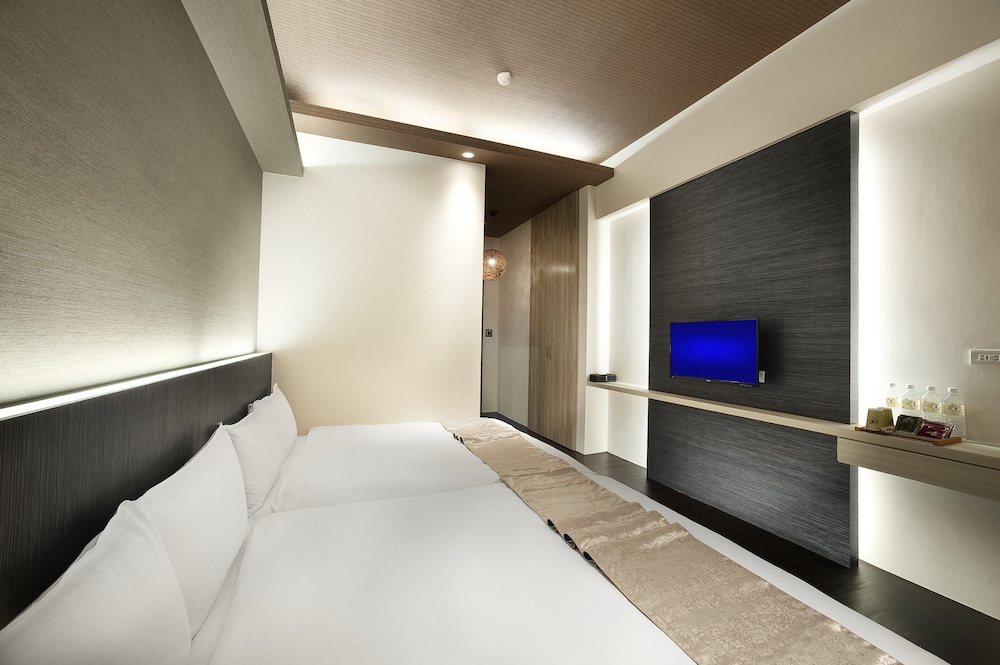 ECONOMY, 2 DOUBLE BEDS